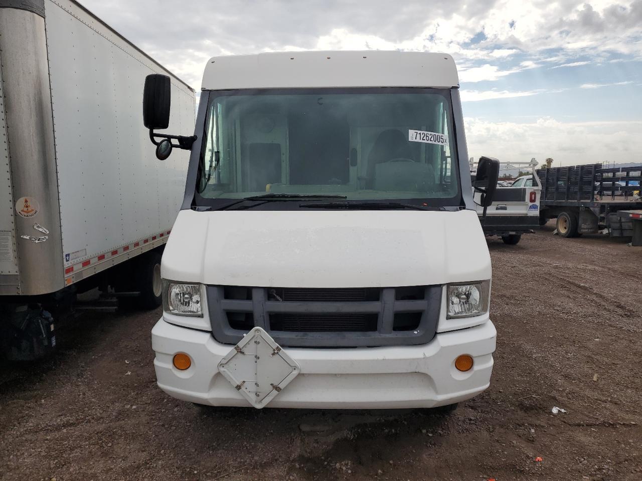 2015 Isuzu Npr - Image 5