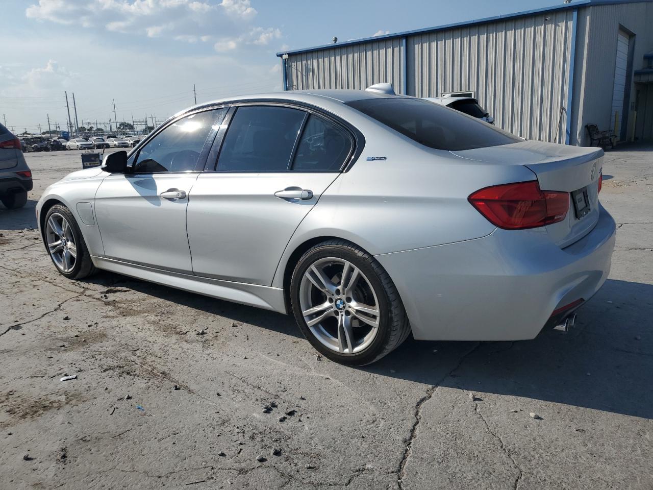 2018 BMW 330E - Image 2