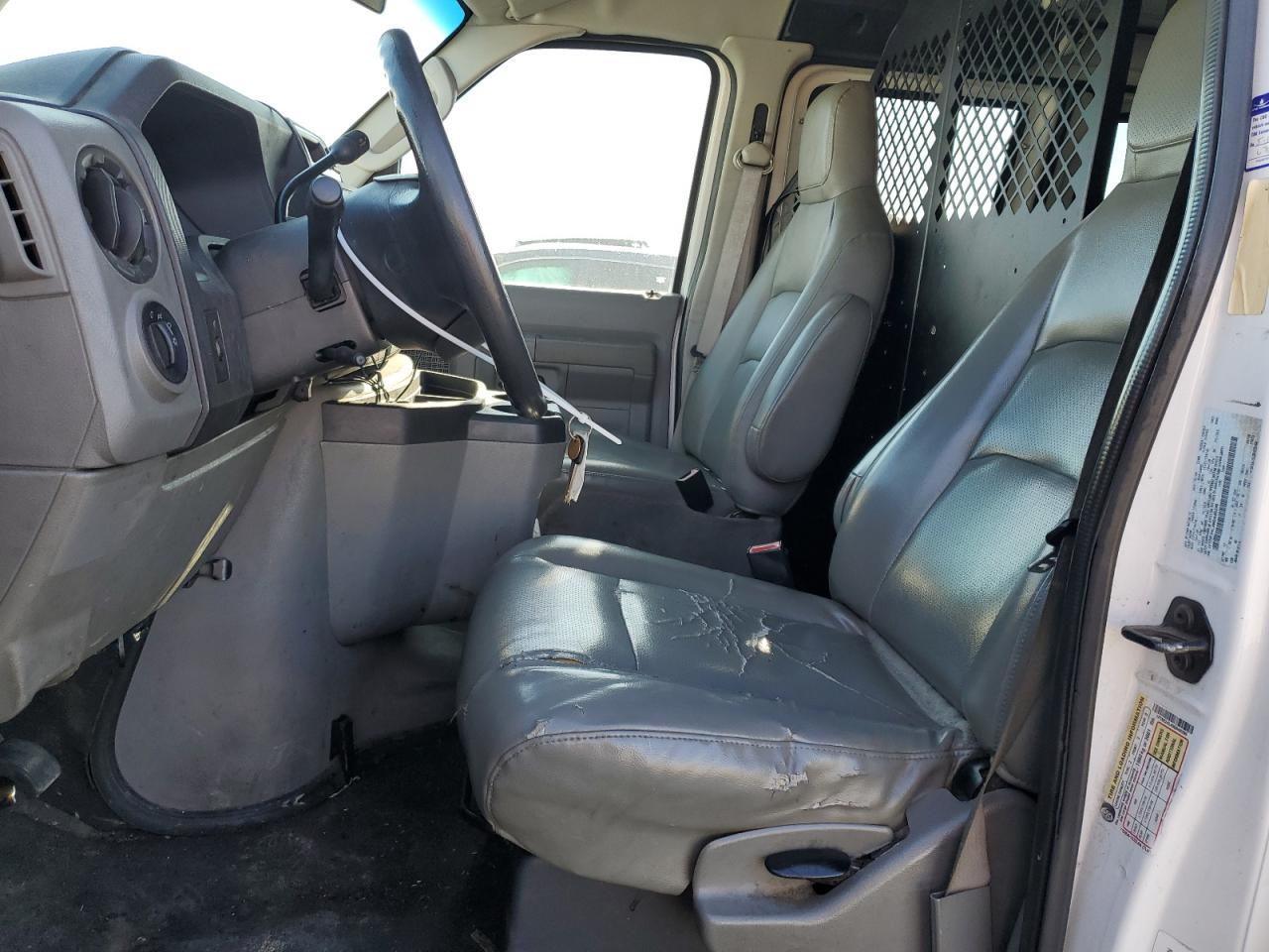 2009 Ford Econoline E250 Van - Фото 7