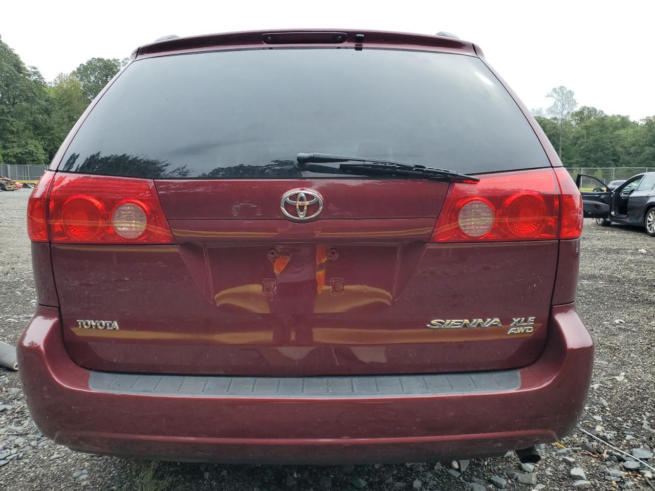 2010 Toyota Sienna Xle - Фото 6