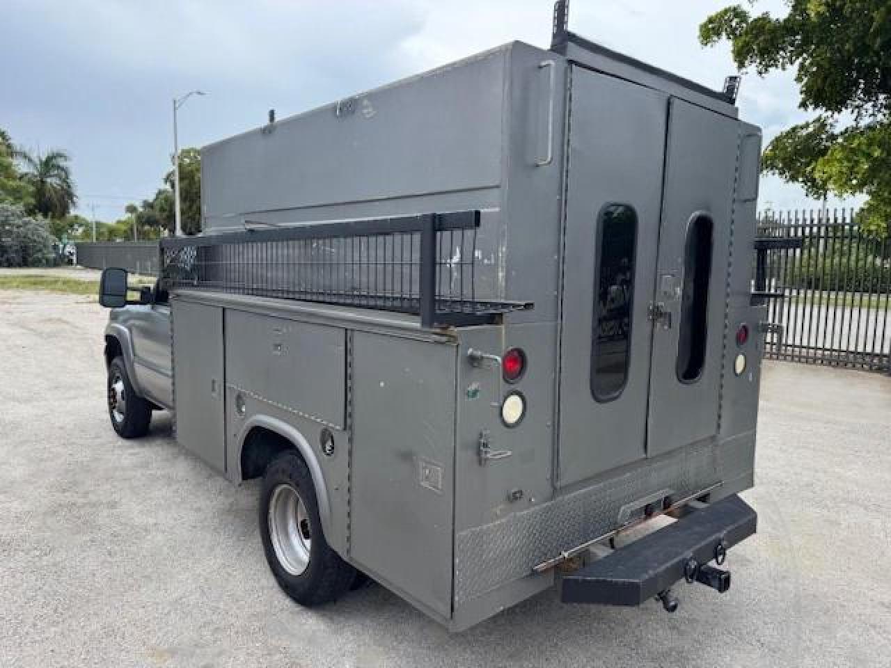 2001 GMC New Sierra C3500 - Image 2