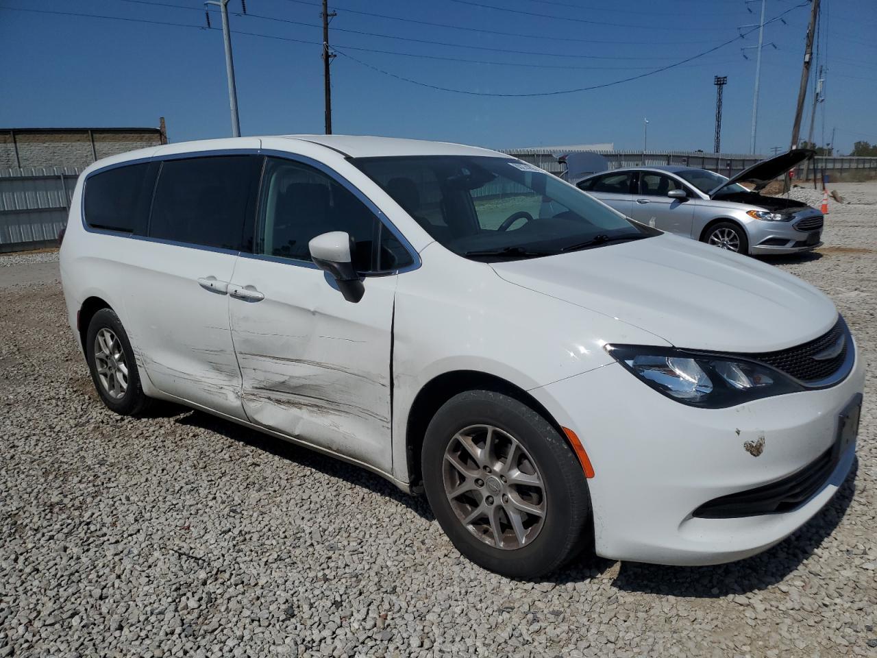 2017 Chrysler Pacifica Touring - Фото 4