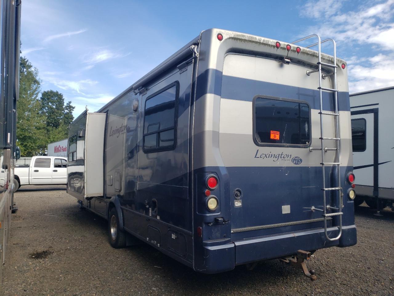 2006 Ford Econoline E450 Super Duty Cutaway Van - Фото 3