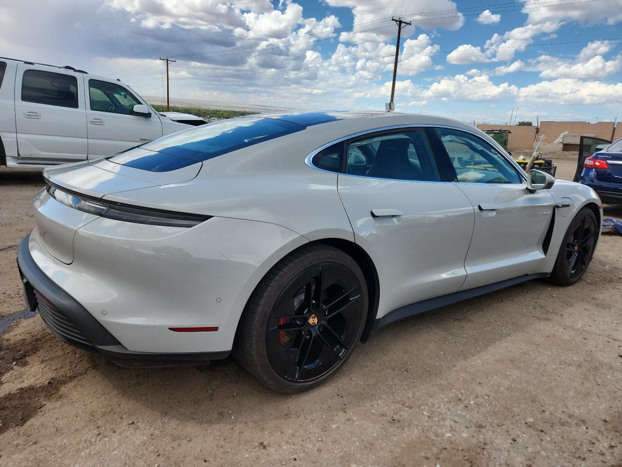 2025 Porsche Taycan 4S - Фото 3