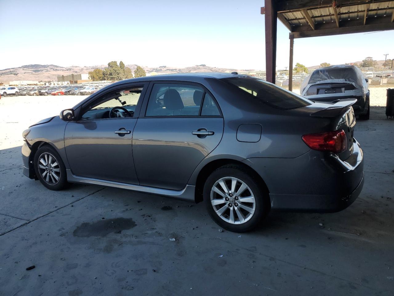 2010 Toyota Corolla Base - Фото 2