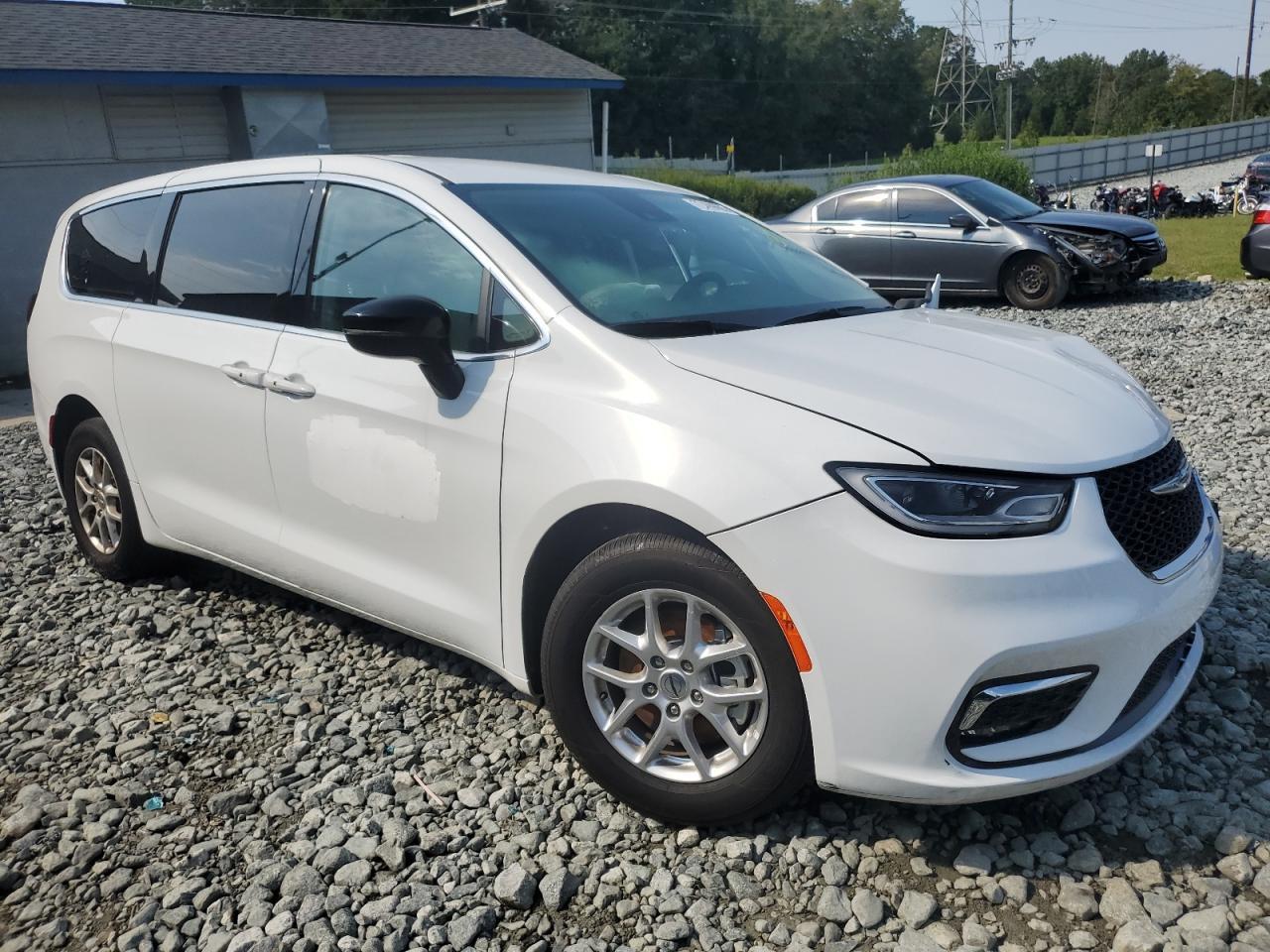 2024 Chrysler Pacifica Touring L - Image 4