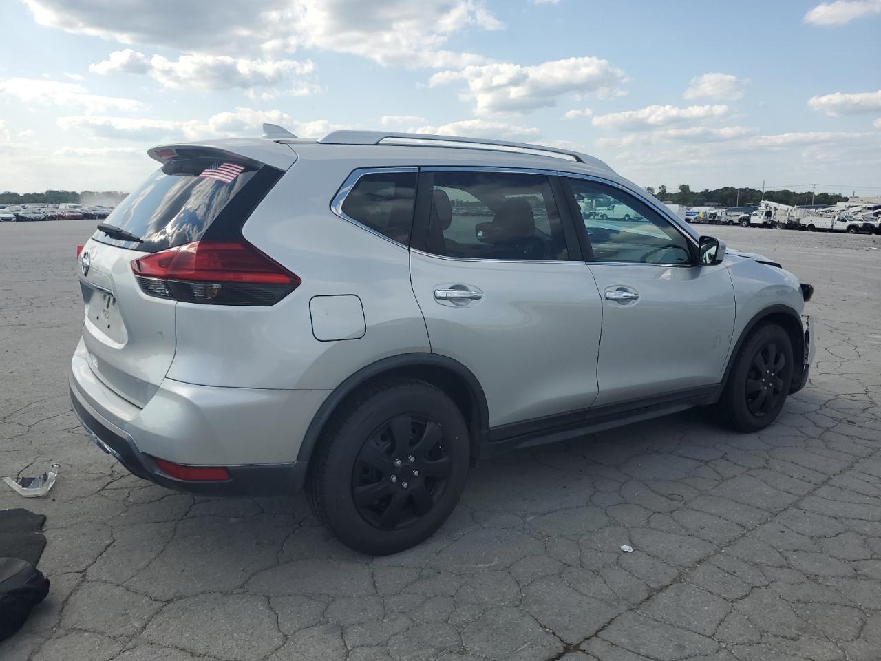 2017 Nissan Rogue S - Фото 3
