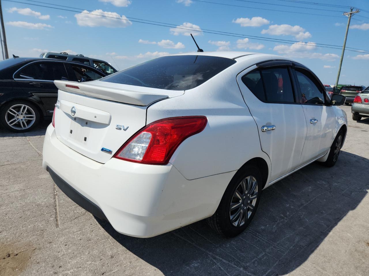 2016 Nissan Versa S - Image 3