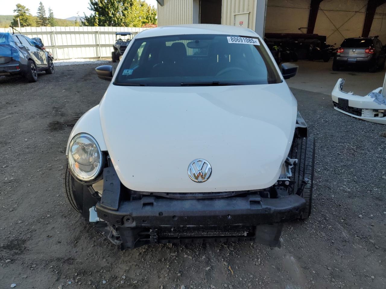 2013 Volkswagen Beetle - Image 5