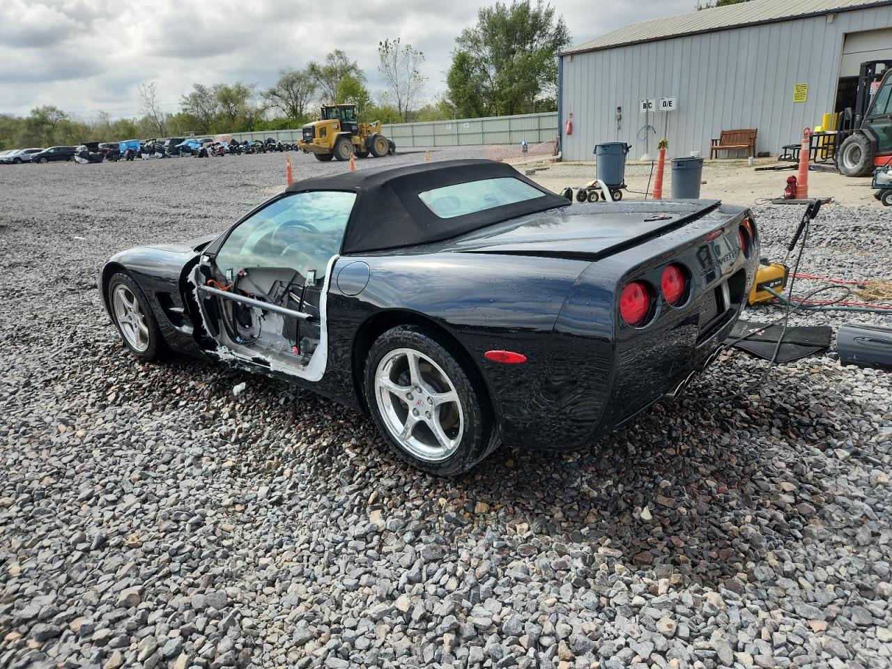 2001 Chevrolet Corvette - Фото 2