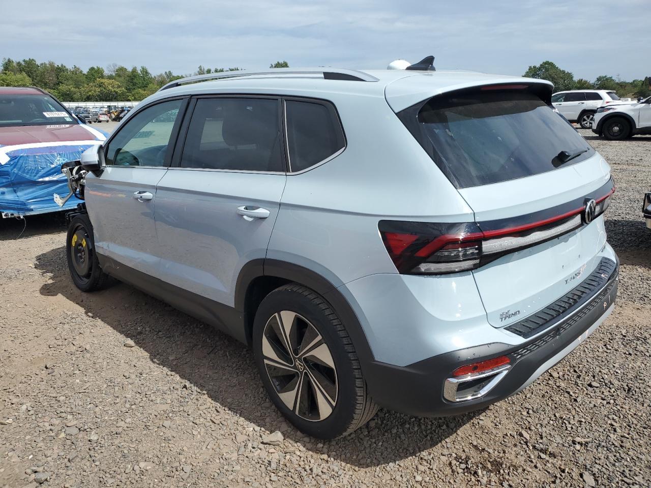 2025 Volkswagen Taos Se - Image 2