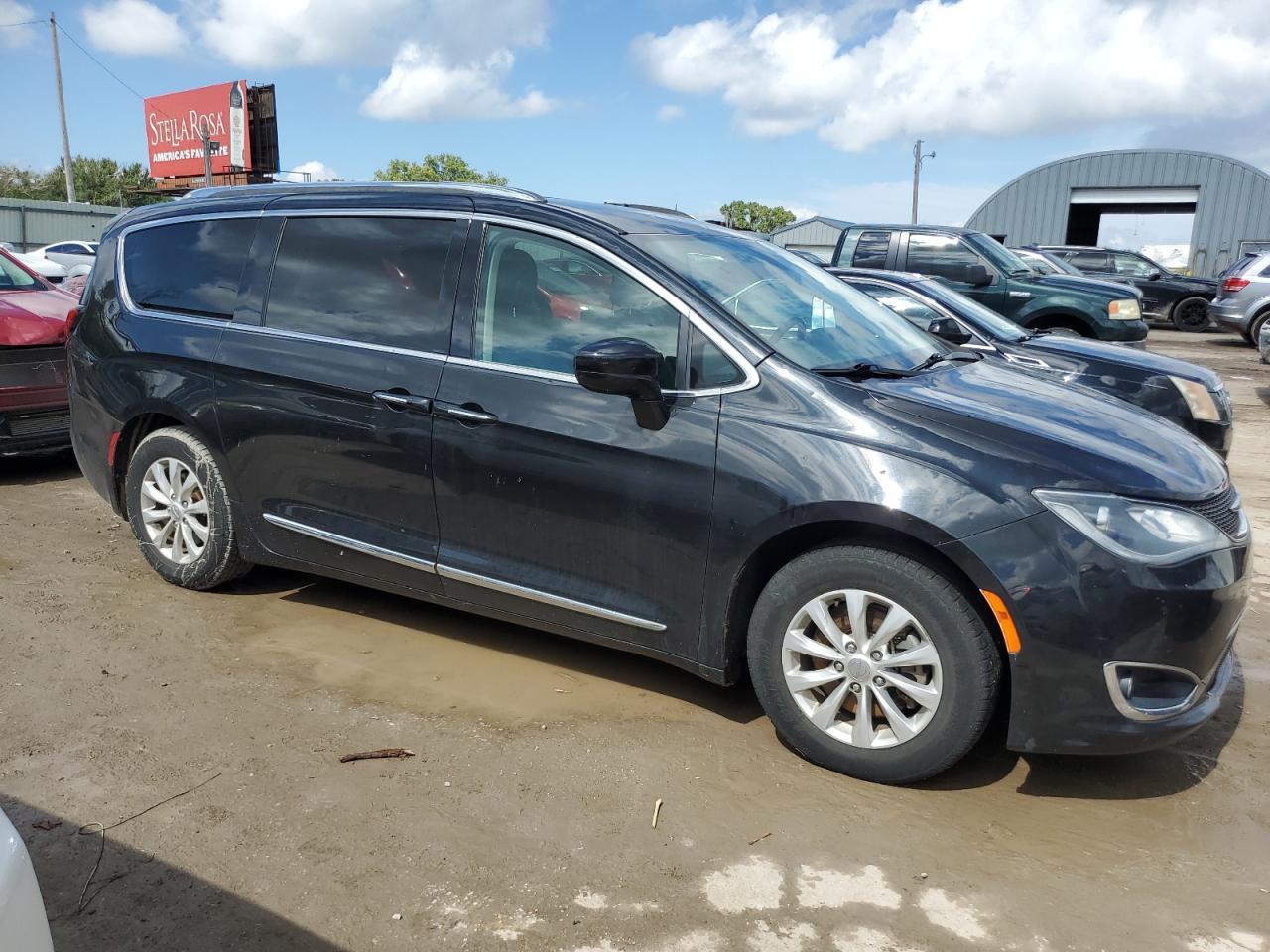 2018 Chrysler Pacifica Touring L Plus - Фото 4