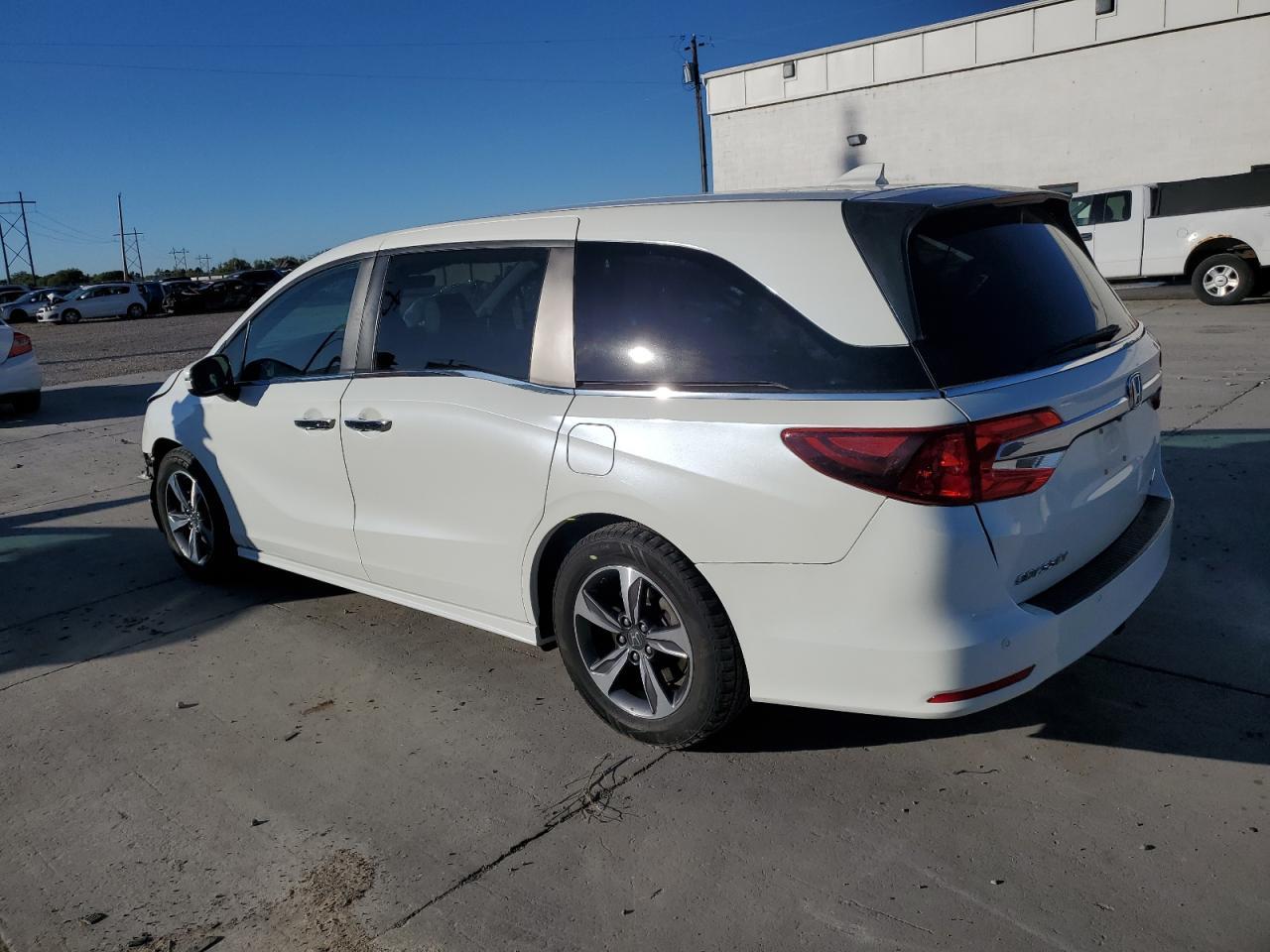 2019 Honda Odyssey Touring - Фото 2