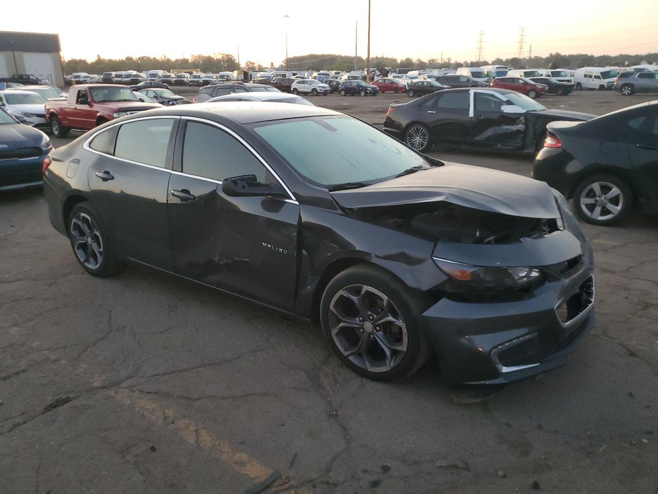 2017 Chevrolet Malibu Ls - Фото 4