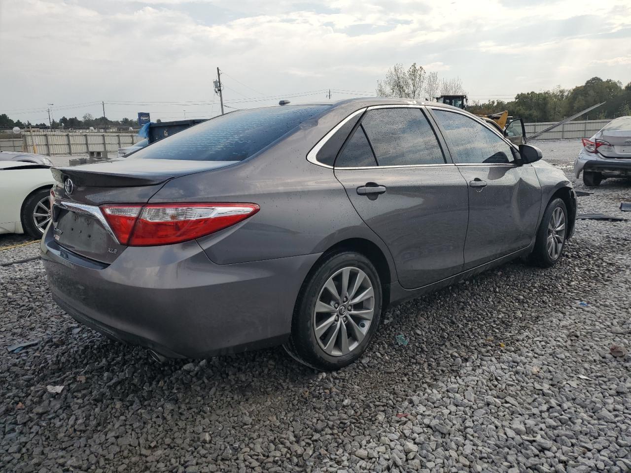 2017 Toyota Camry Le - Фото 3