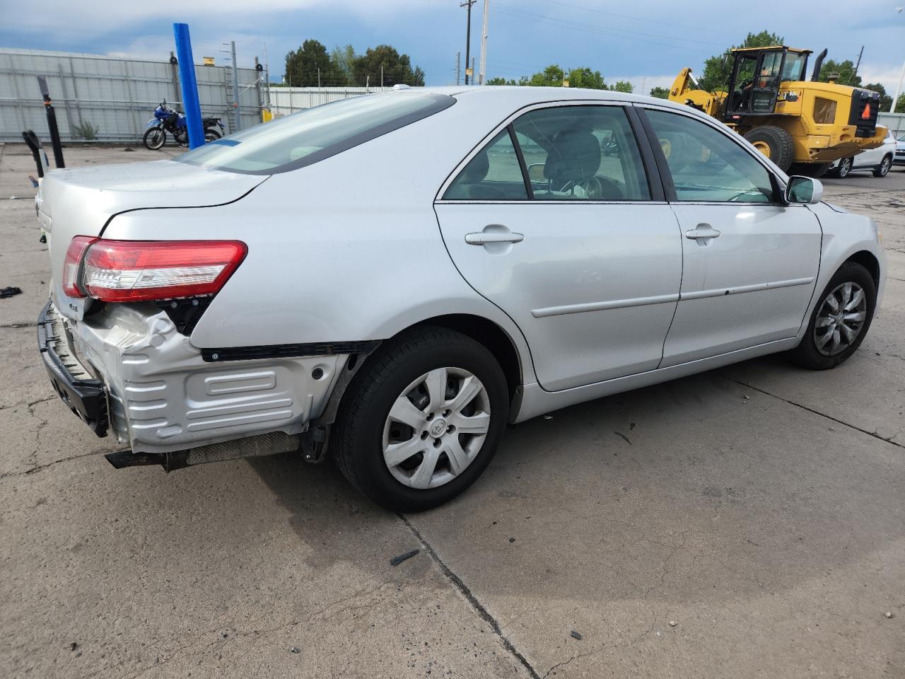2011 Toyota Camry Base - Фото 3