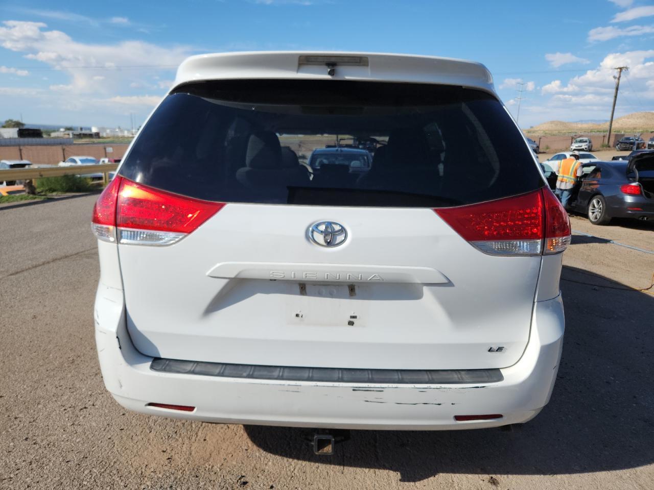 2014 Toyota Sienna Le - Image 6