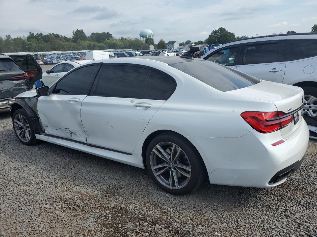 2016 BMW 750 Xi - Фото 2