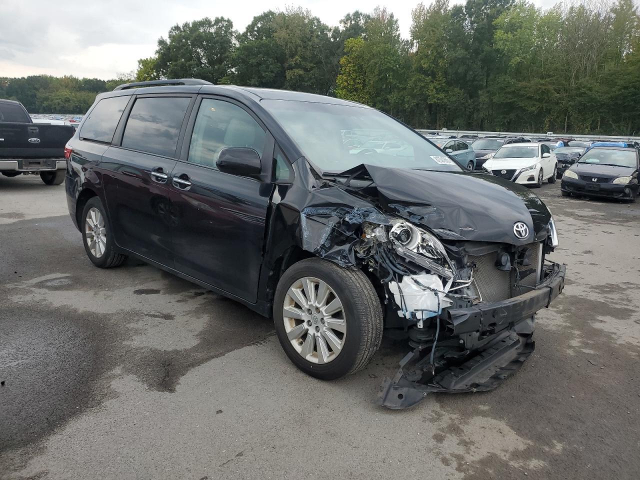 2015 Toyota Sienna Xle - Фото 4