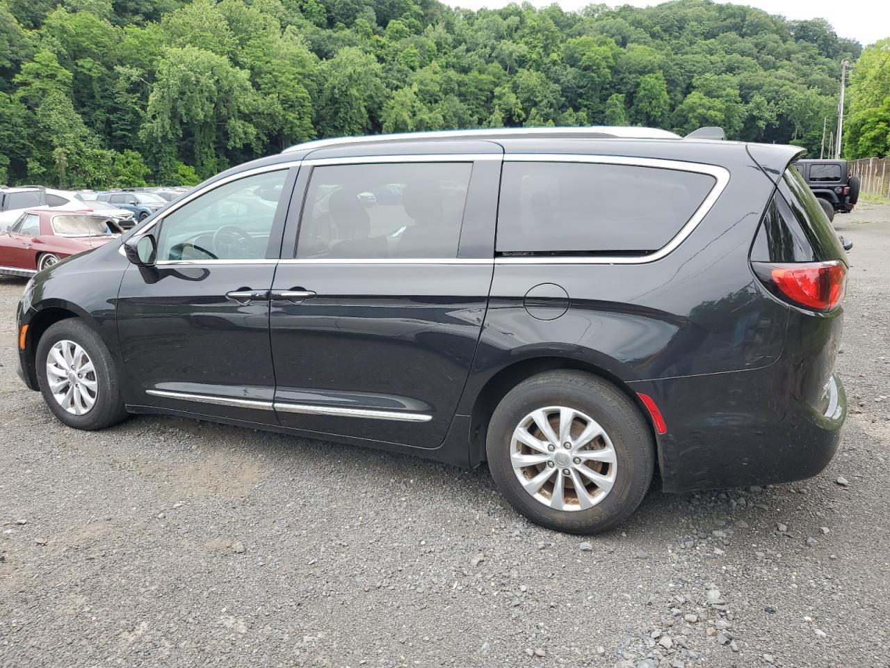 2018 Chrysler Pacifica Touring L - Image 2