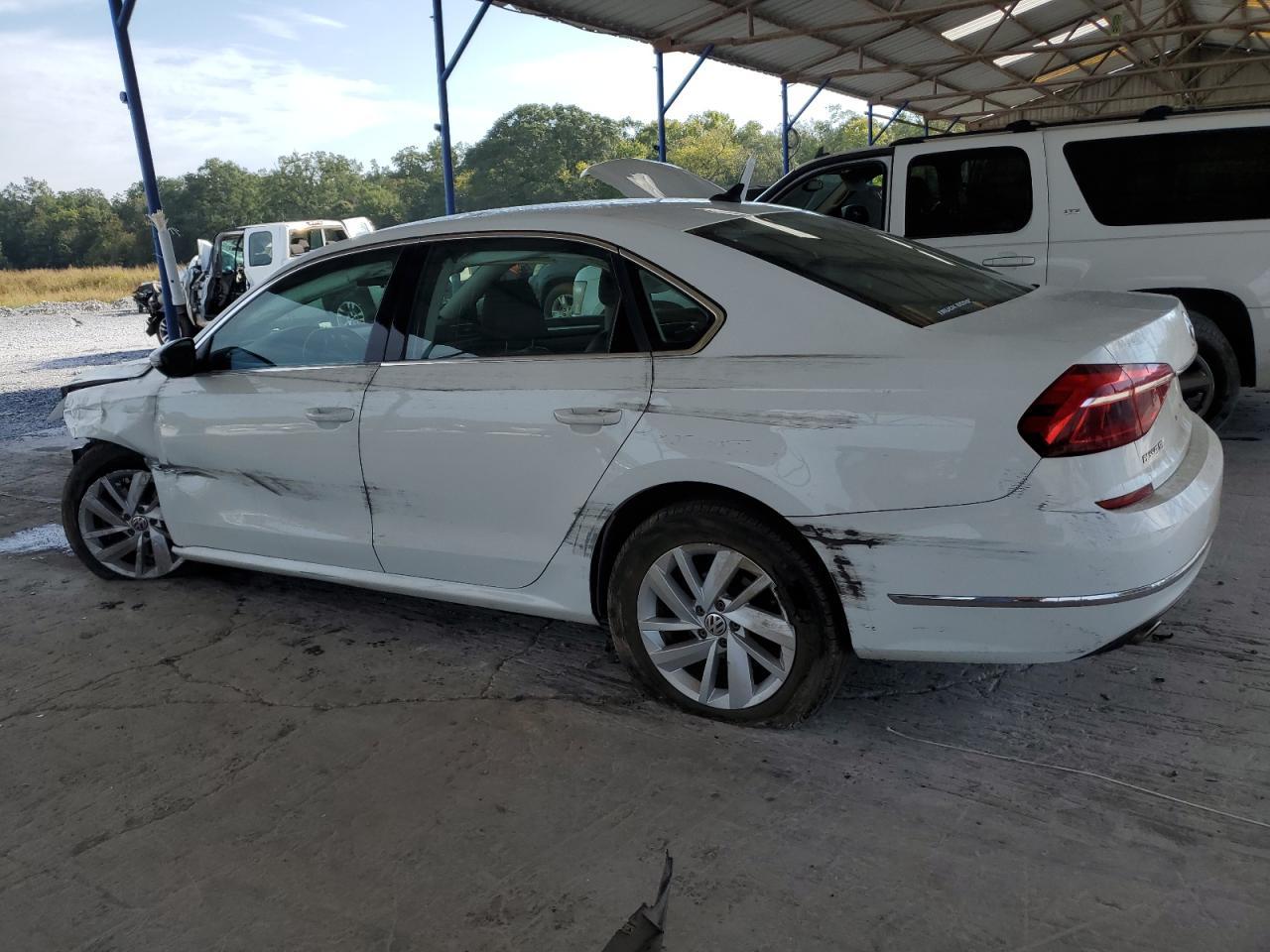 2018 Volkswagen Passat Se - Image 2