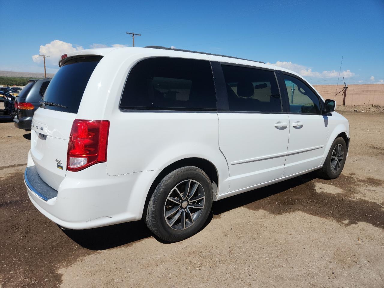 2016 Dodge Grand Caravan R/T - Image 3