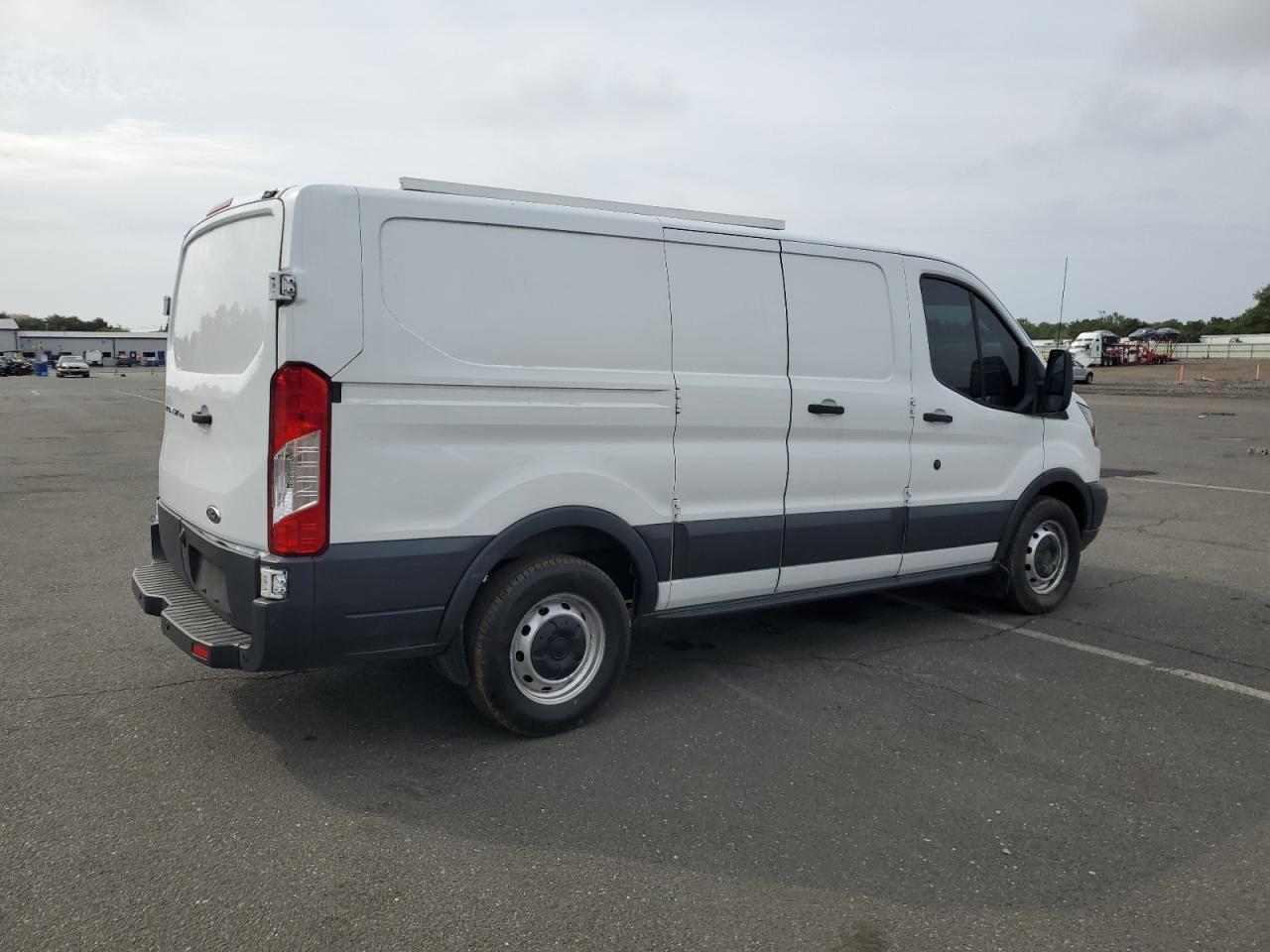2018 Ford Transit T-150 - Фото 3