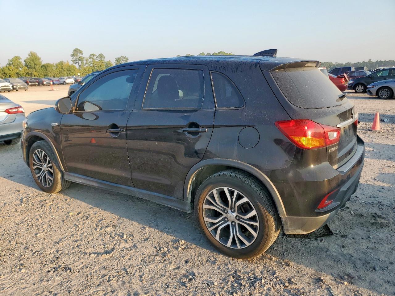 2018 Mitsubishi Outlander Sport Es - Фото 2