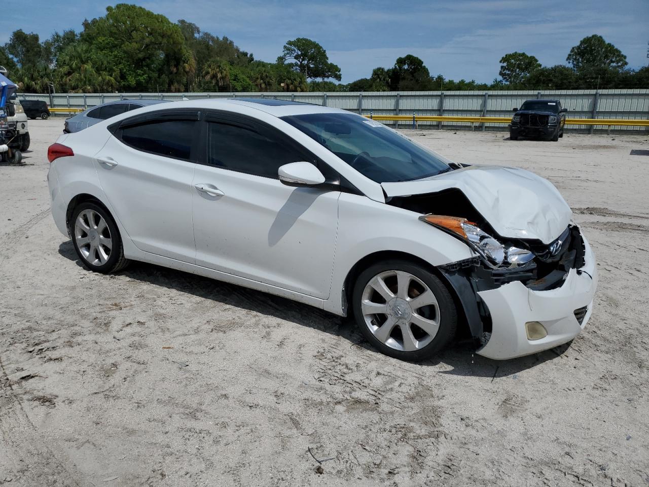 2013 Hyundai Elantra - Image 4