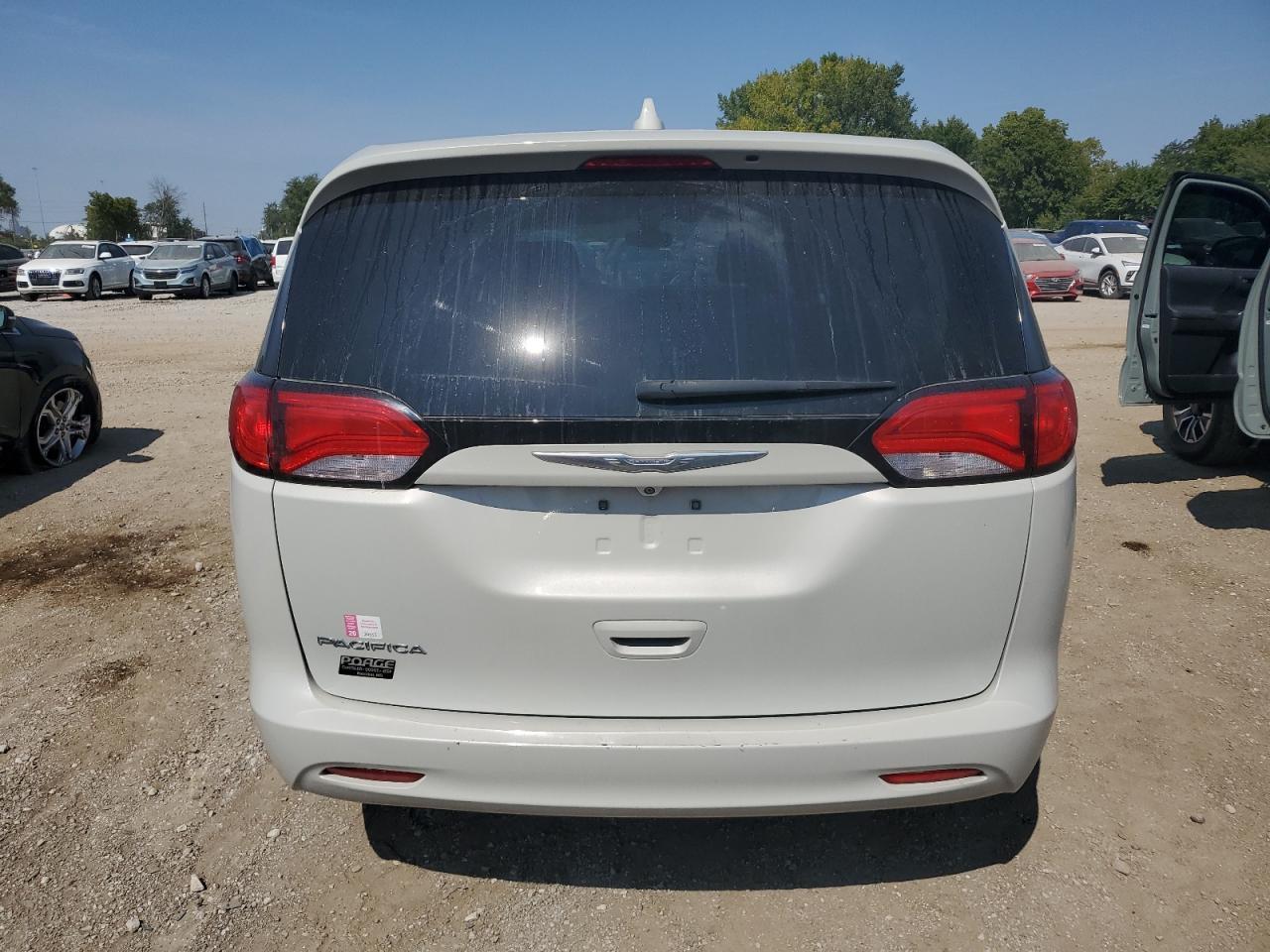 2017 Chrysler Pacifica Touring - Фото 6