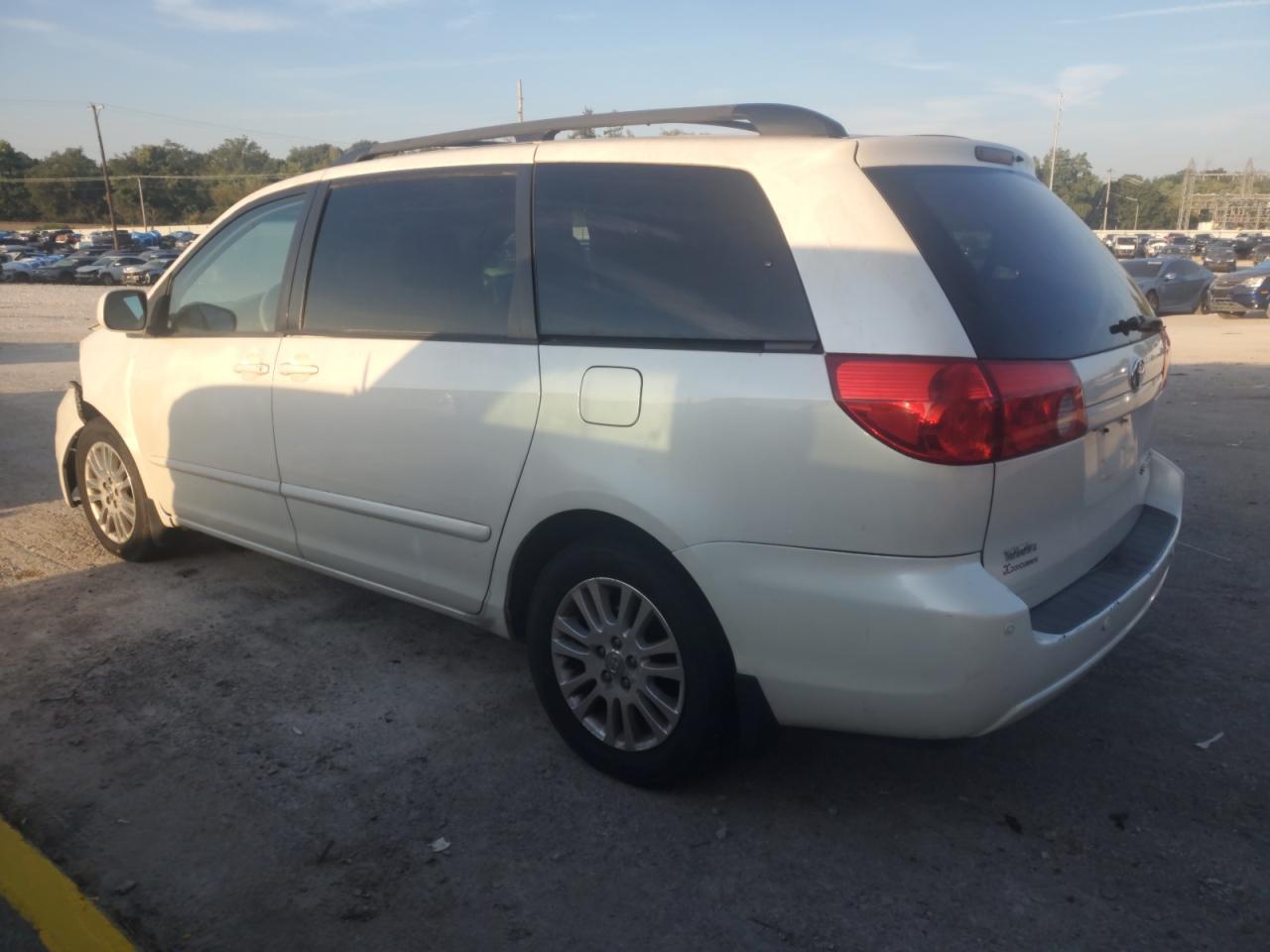 2010 Toyota Sienna Xle - Фото 2