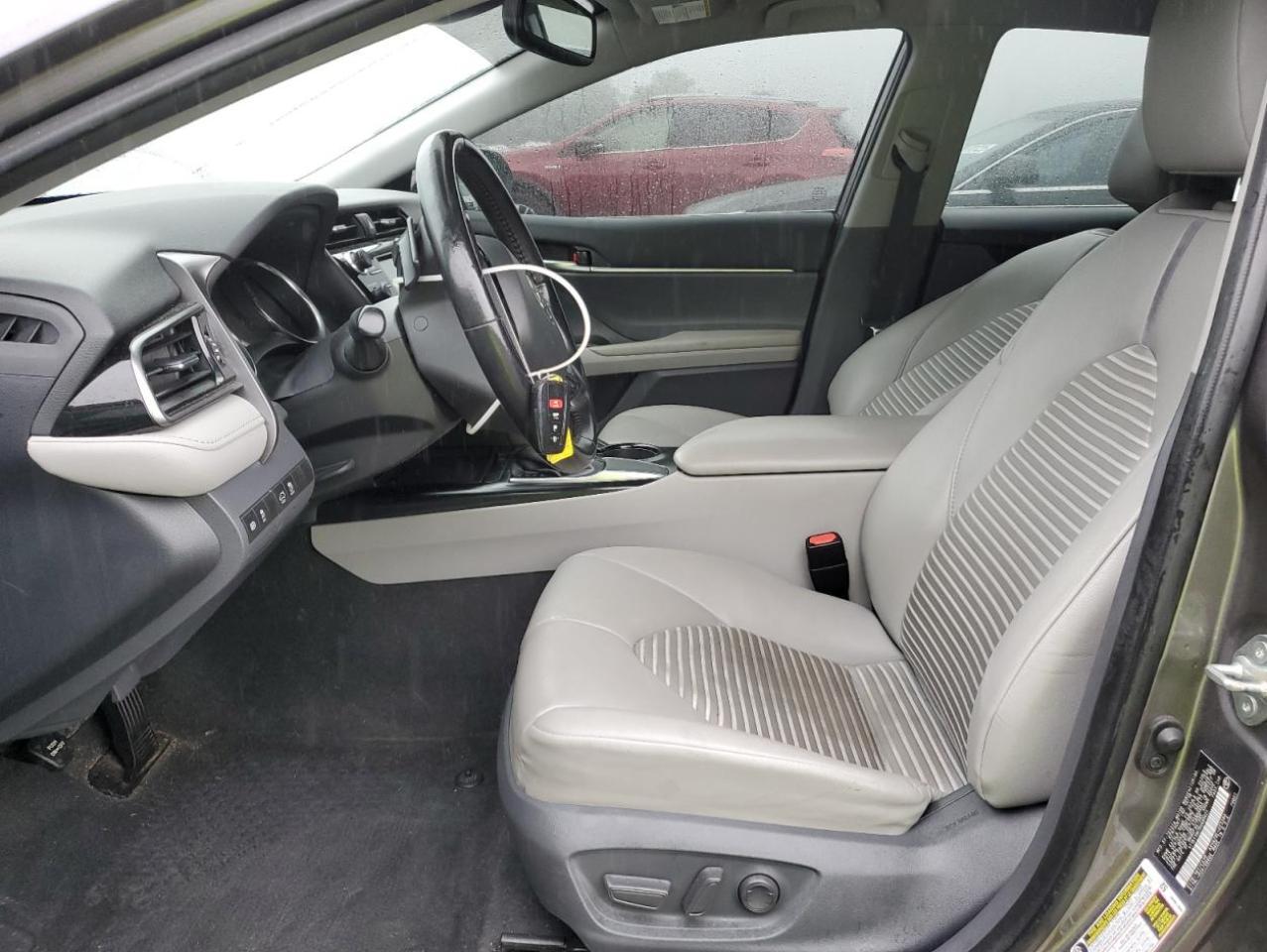 2019 Toyota Camry L - Фото 7