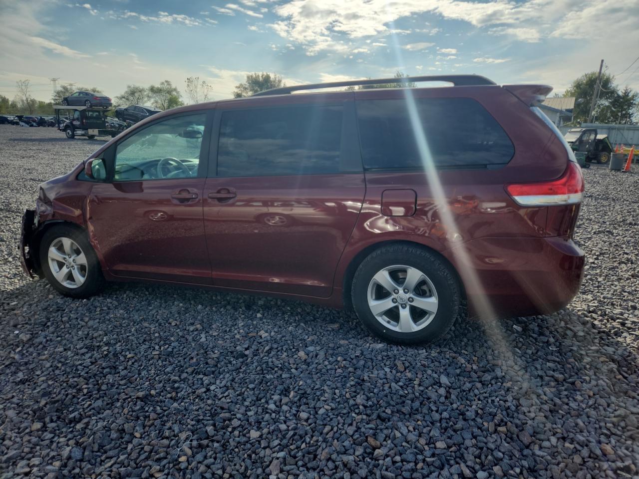 2013 Toyota Sienna Le - Фото 2