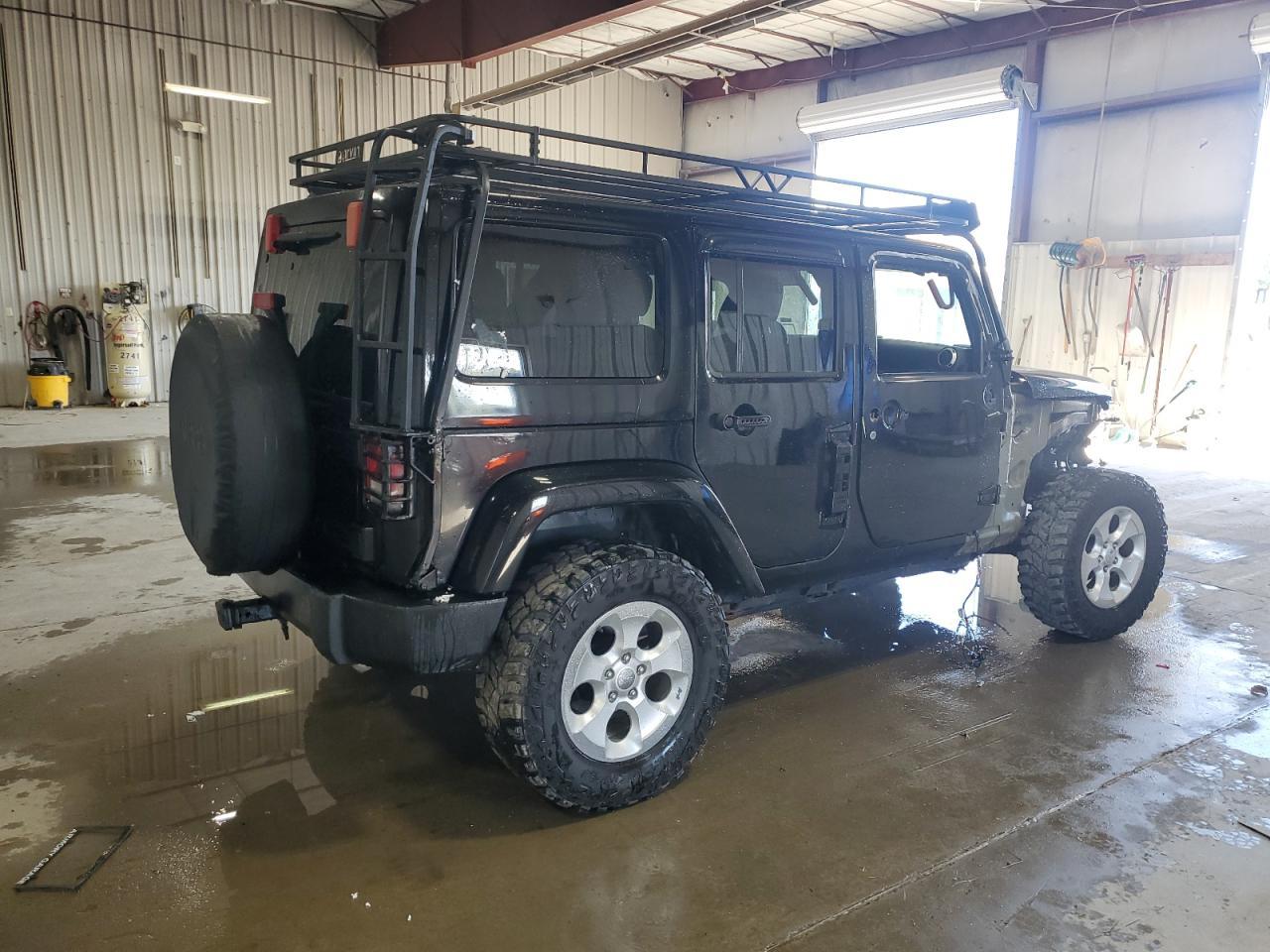 2015 Jeep Wrangler Unlimited Sahara - Image 3