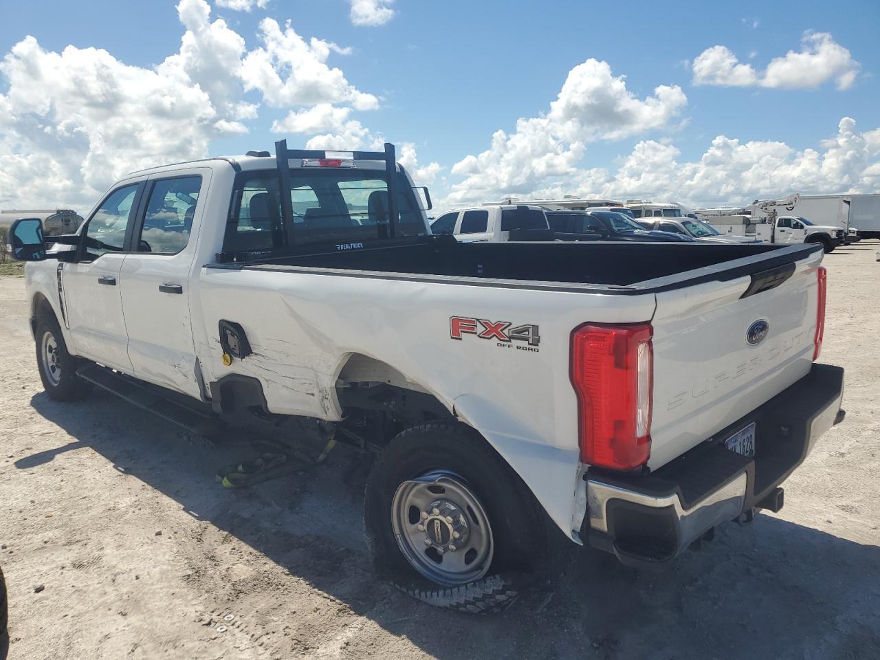 2024 Ford F350 Super Duty - Фото 2