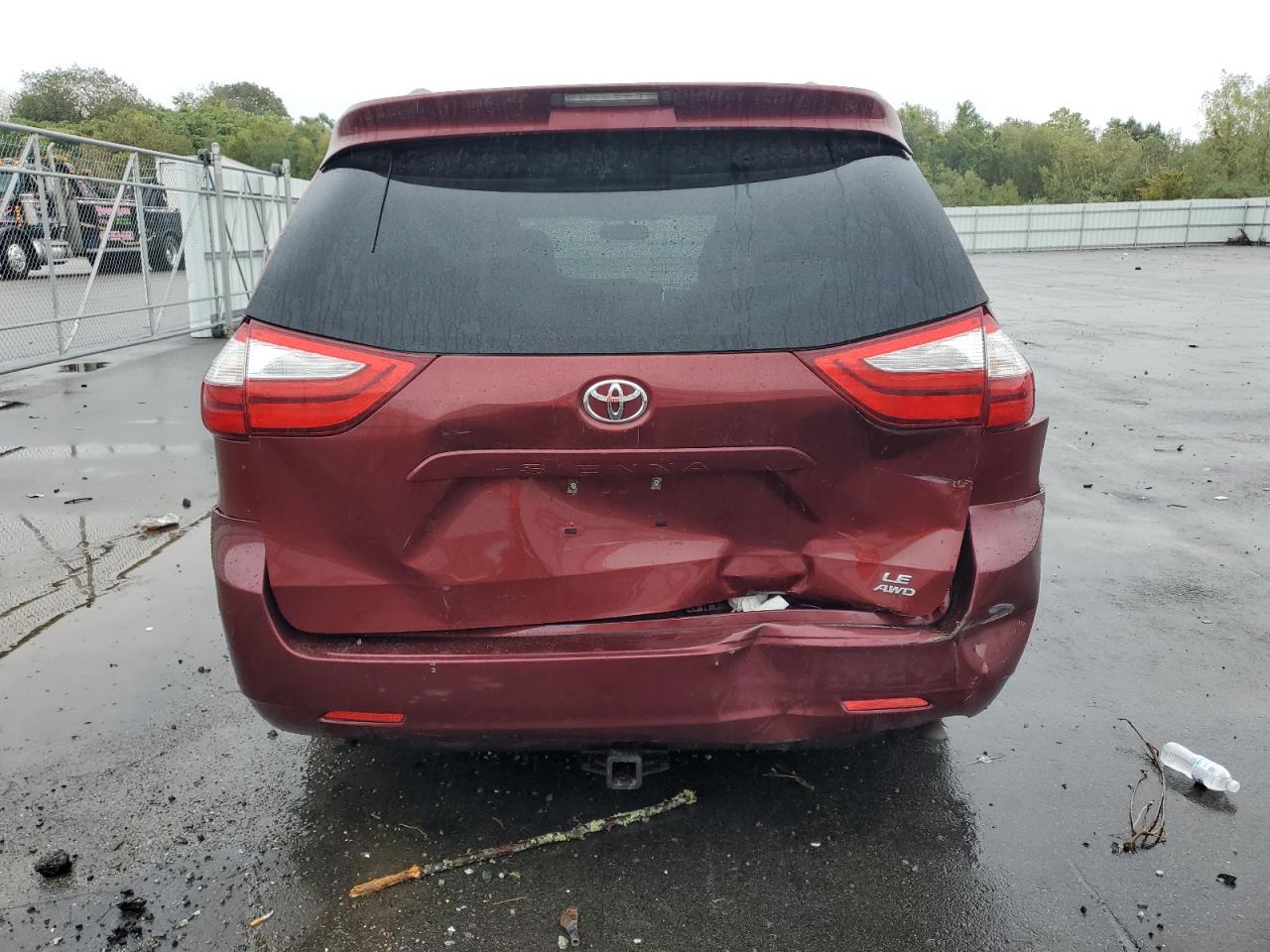 2015 Toyota Sienna Le - Image 6