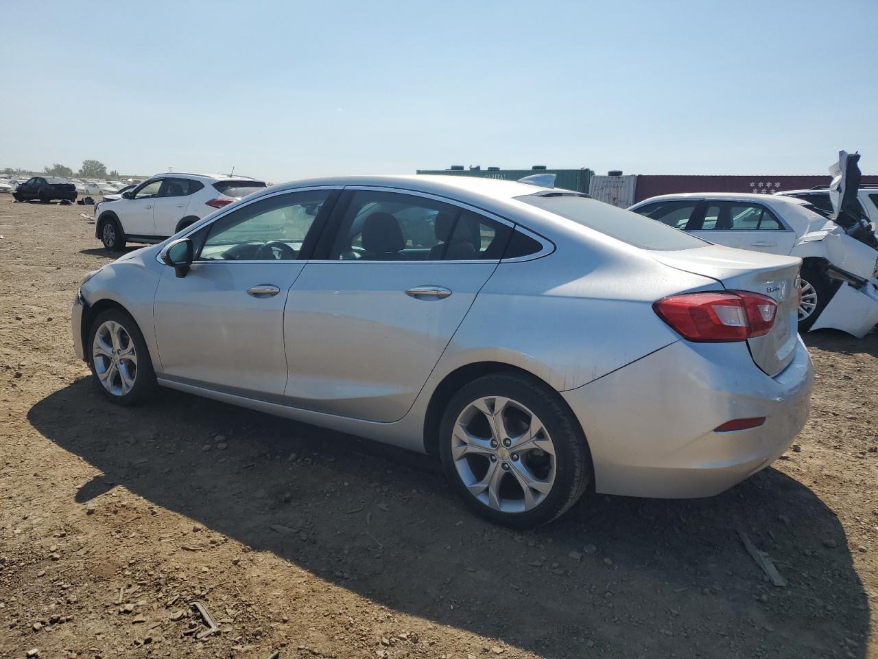 2017 Chevrolet Cruze Premier - Фото 2