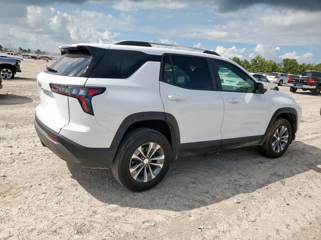 2025 Chevrolet Equinox Lt - Image 3