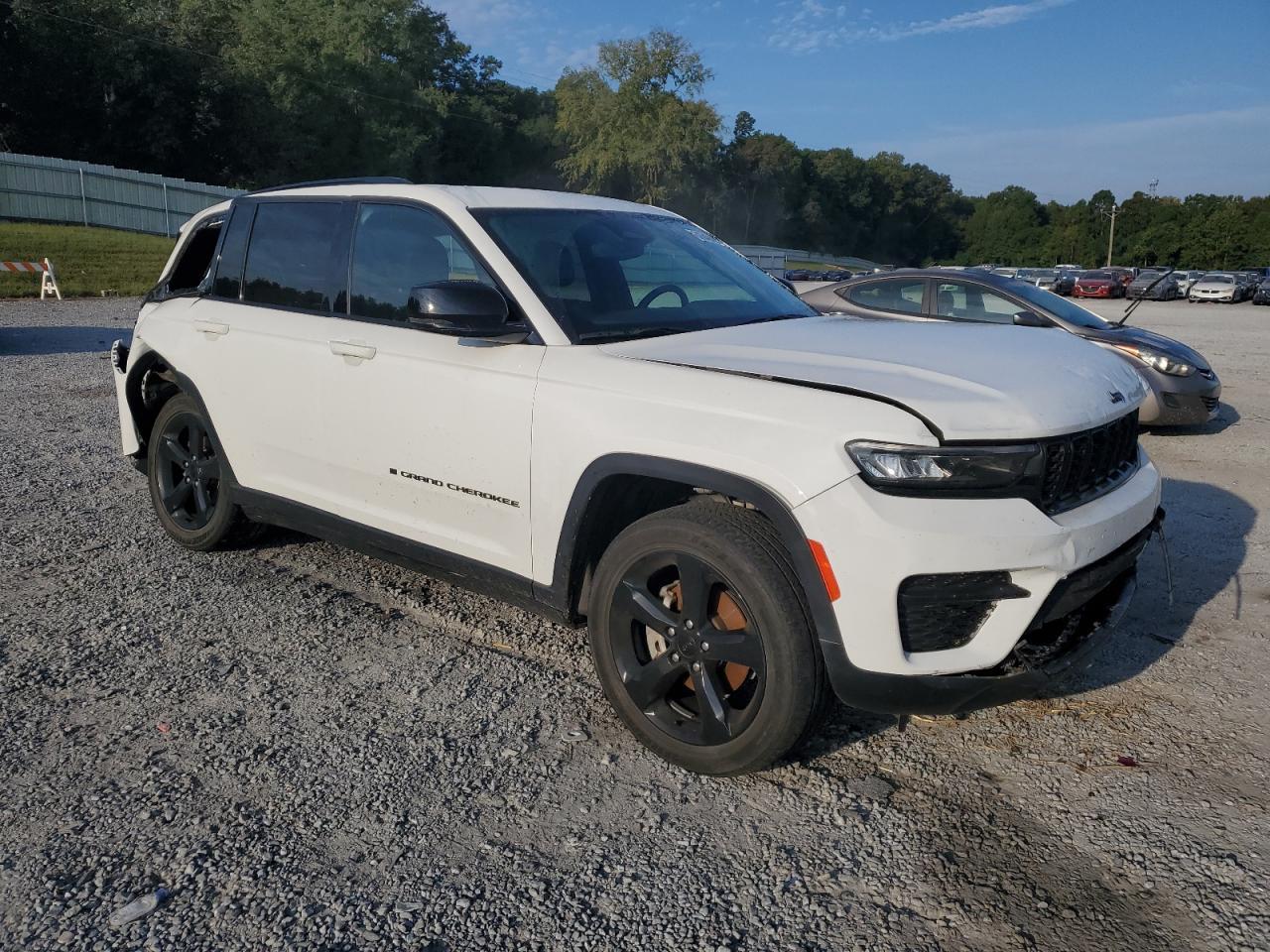 2022 Jeep Grand Cherokee Laredo - Image 4