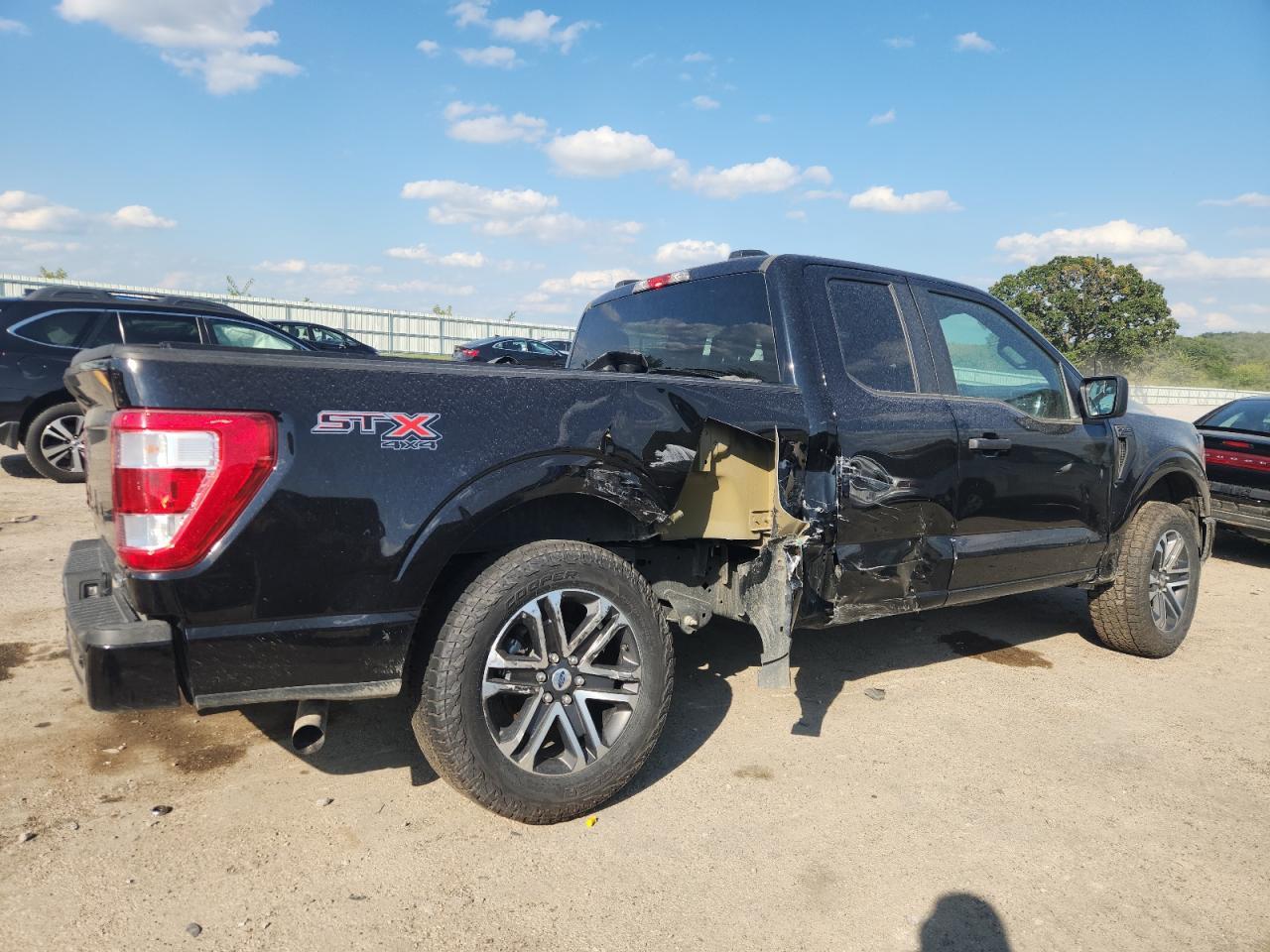 2023 Ford F150 Super Cab - Фото 3