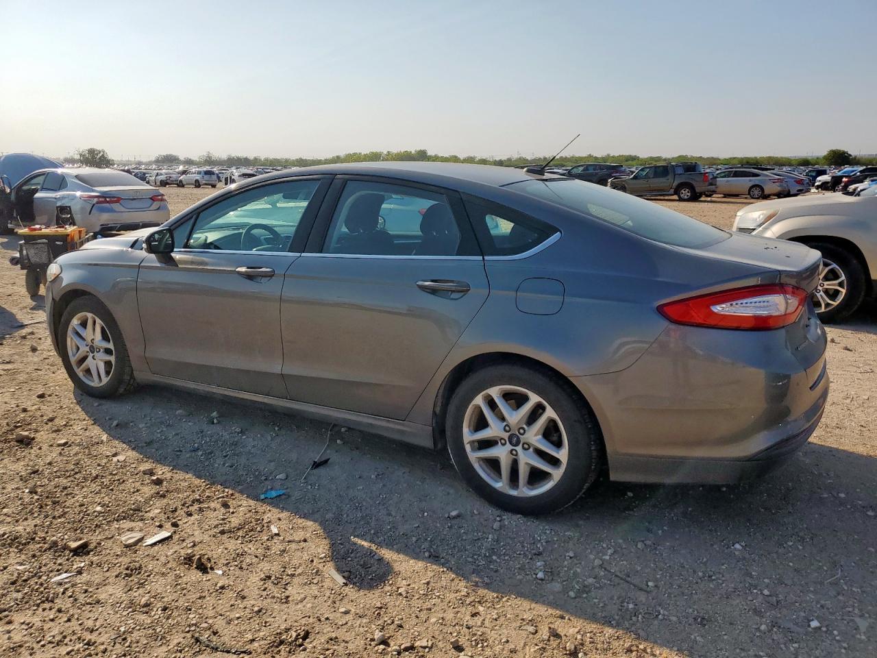 2014 Ford Fusion Se - Фото 2