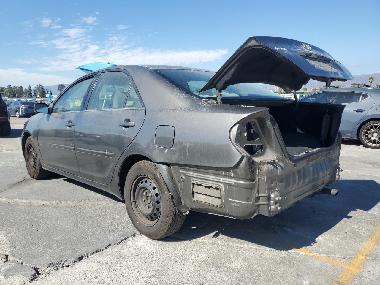 2005 Toyota Camry Le - Image 2
