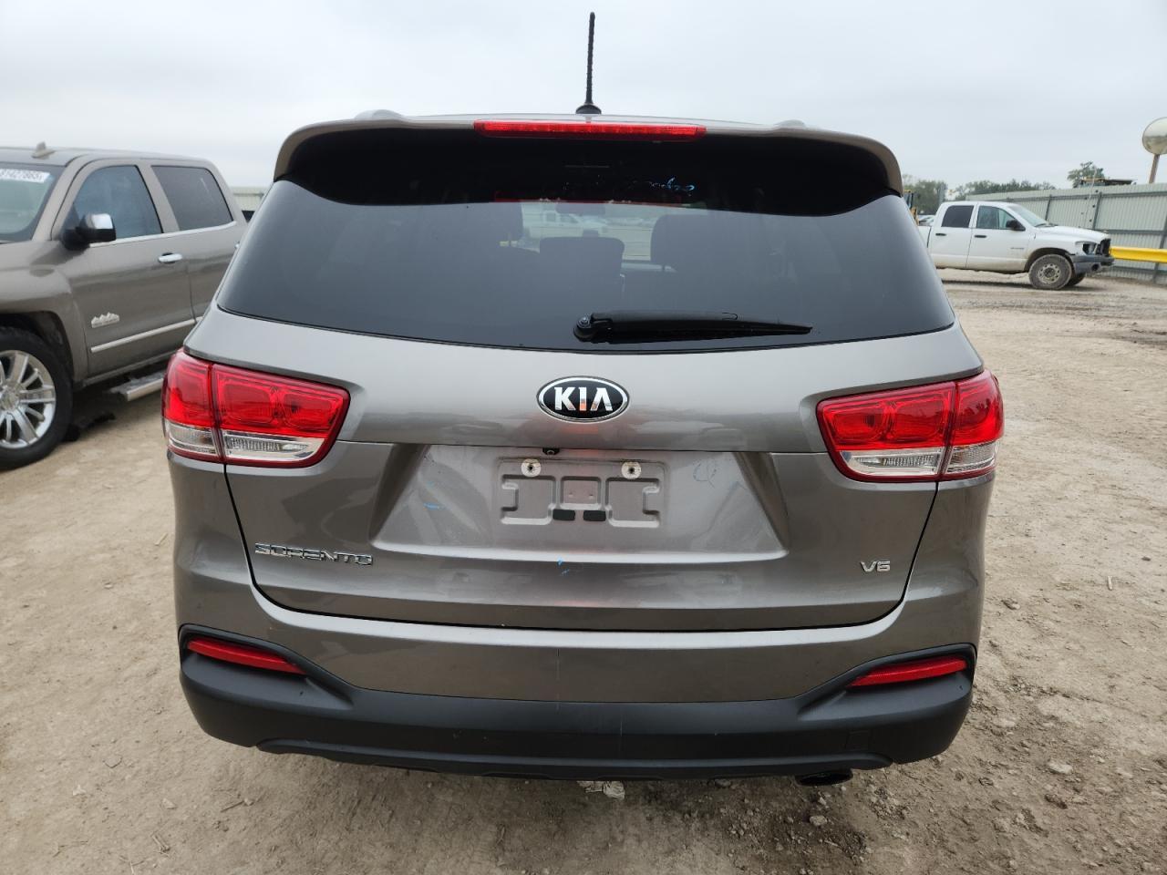 2017 Kia Sorento Lx - Image 6