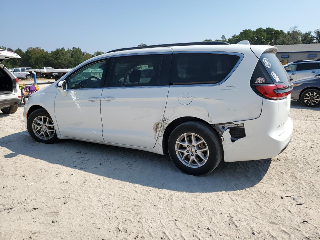 2022 Chrysler Pacifica Touring L - Фото 2