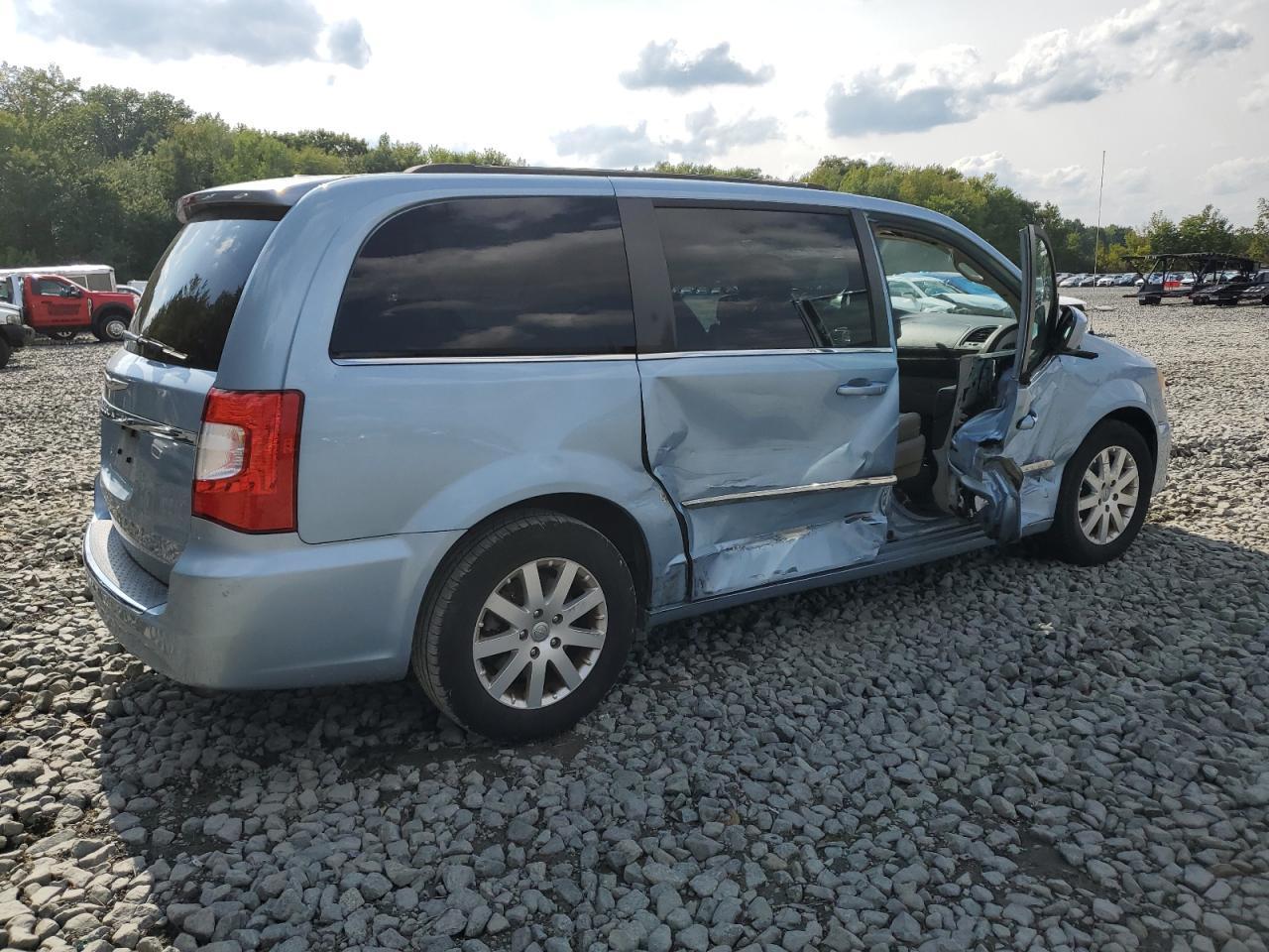 2013 Chrysler Town & Country Touring - Фото 3