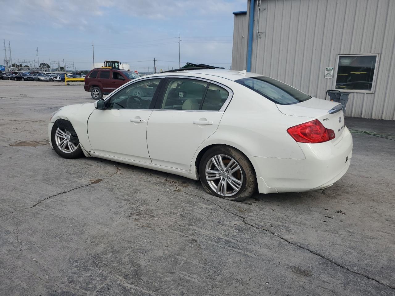 2013 Infiniti G37 Base - Image 2