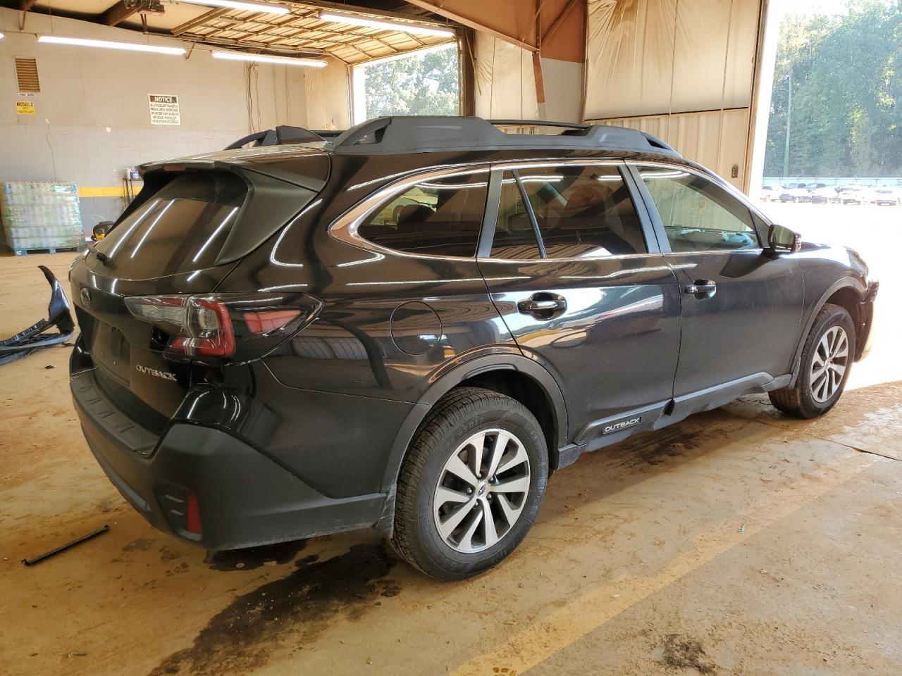 2020 Subaru Outback Premium - Image 3