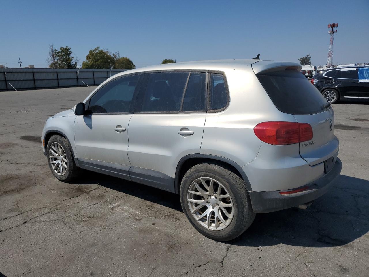2013 Volkswagen Tiguan S - Image 2