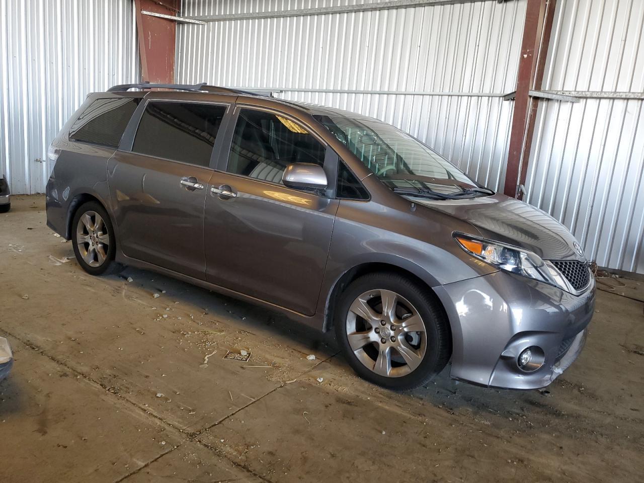 2014 Toyota Sienna Sport - Фото 4