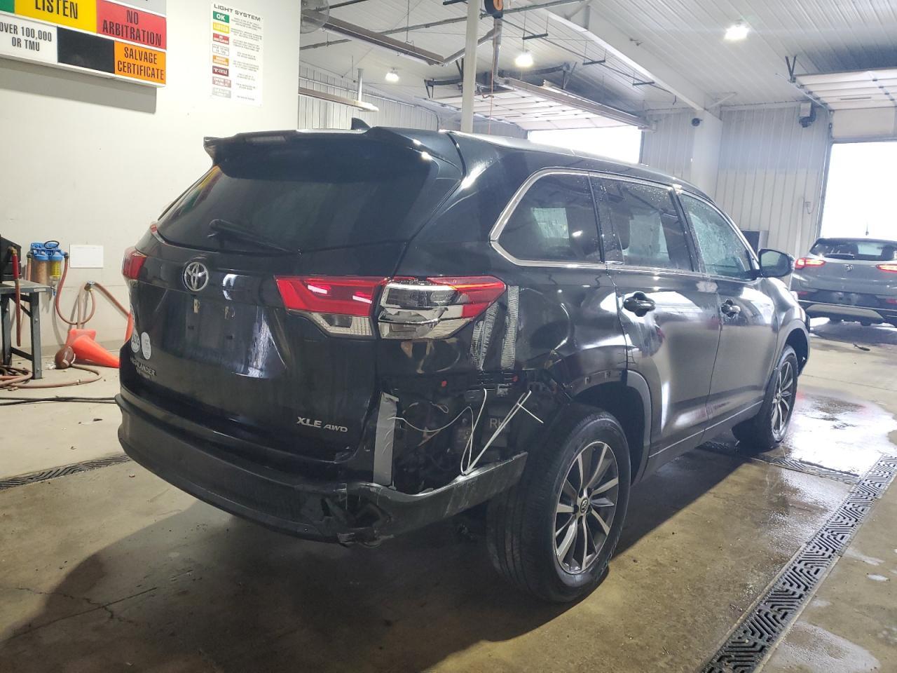 2019 Toyota Highlander Se - Image 3
